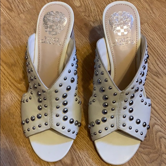 Vince Camuto with silver round studs. - Picture 2 of 8